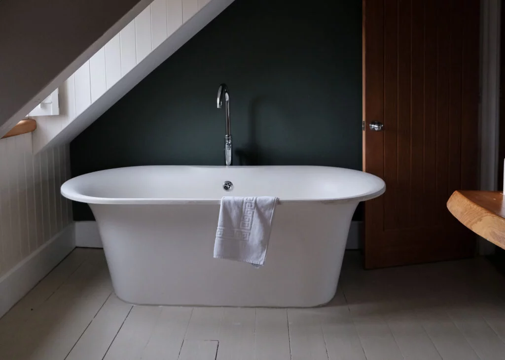 Room 4 Bath